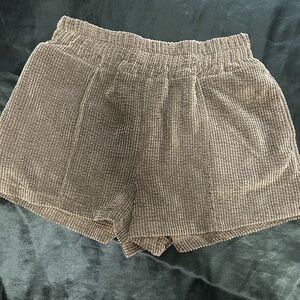 Women Mahina Corduroy Shorts Medium (eggplant)